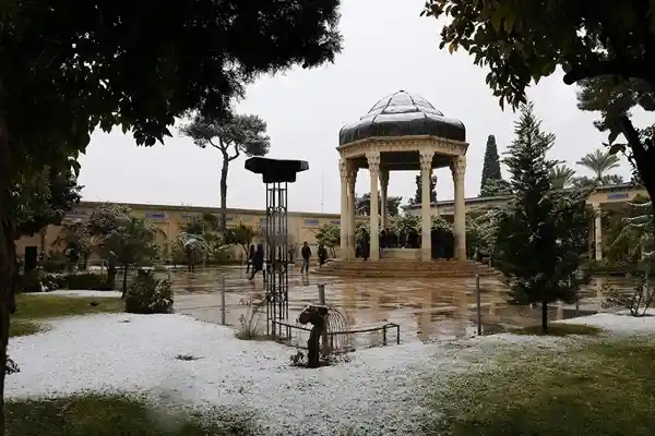 بازدید از حافظیه از تفریحلت زمستانی شیراز