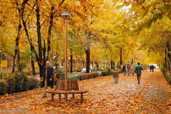 سیری در خیابان چهارباغ عباسی اصفهان